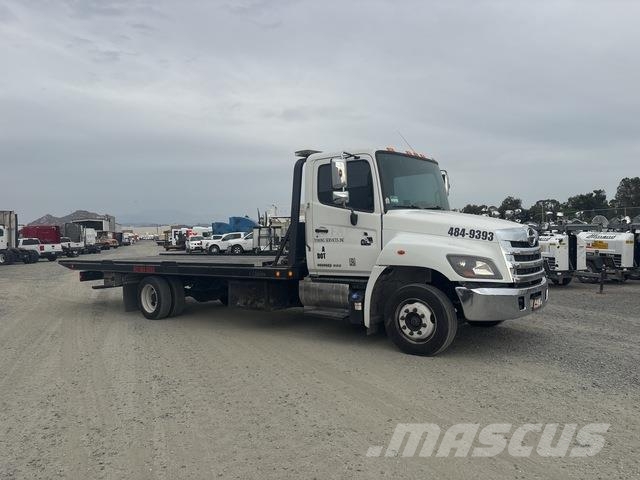 Hino 258 Evakuators ar manipulatoru