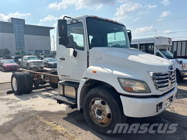 Hino 268 Cabine e interni