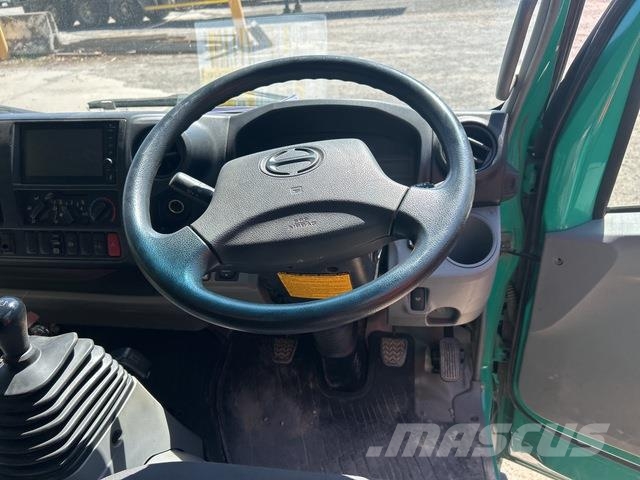 Hino 300 917 Flatbed / Dropside trucks