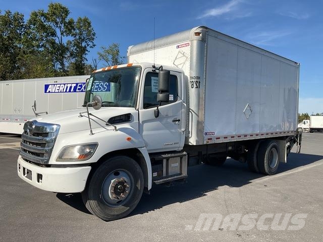 Hino 338 Camiones con caja de remolque