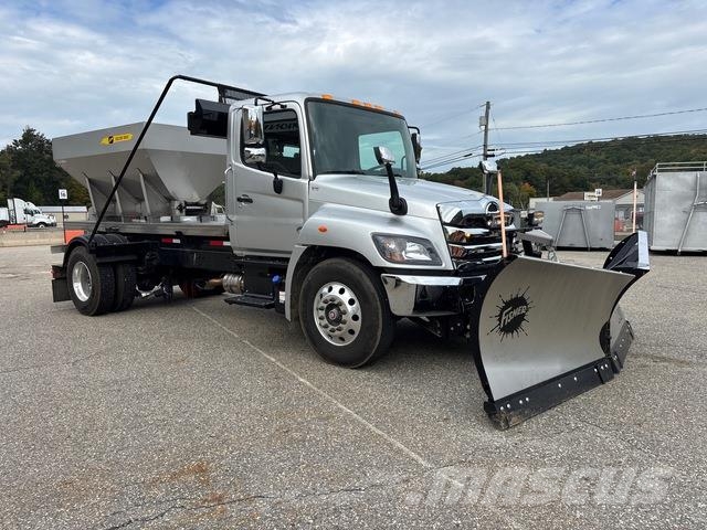 Hino L6 Камиони с кран с кука