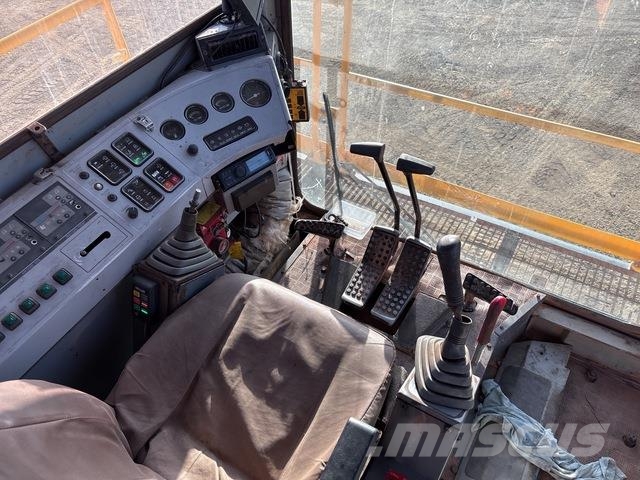 Hitachi EX1900-5 Crawler excavators