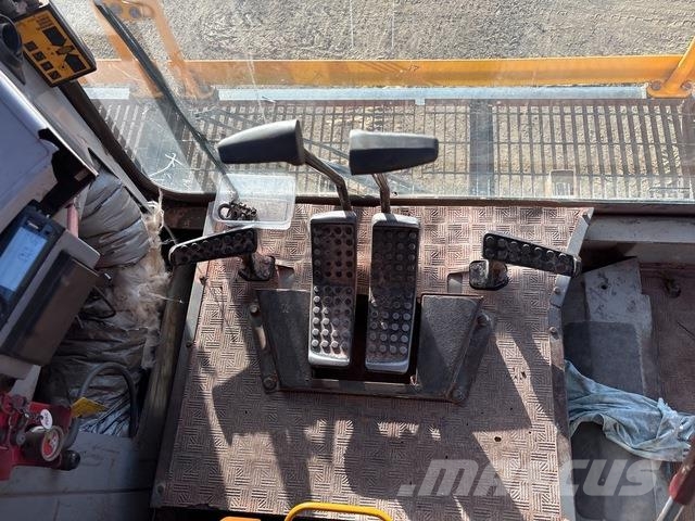 Hitachi EX1900-5 Crawler excavators