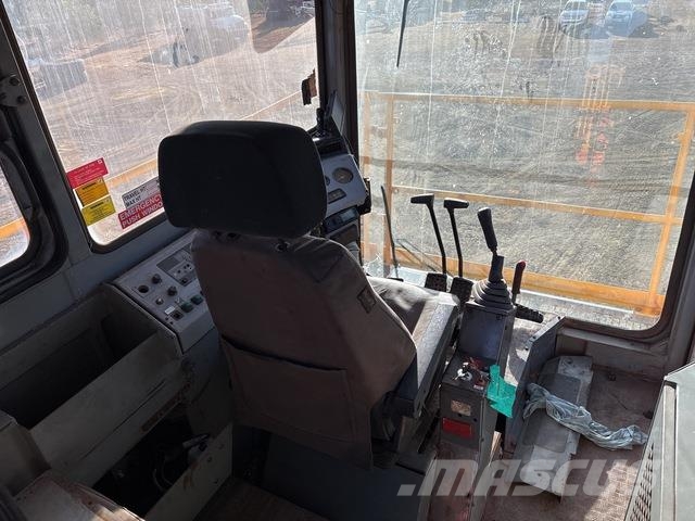 Hitachi EX1900-5 Crawler excavators
