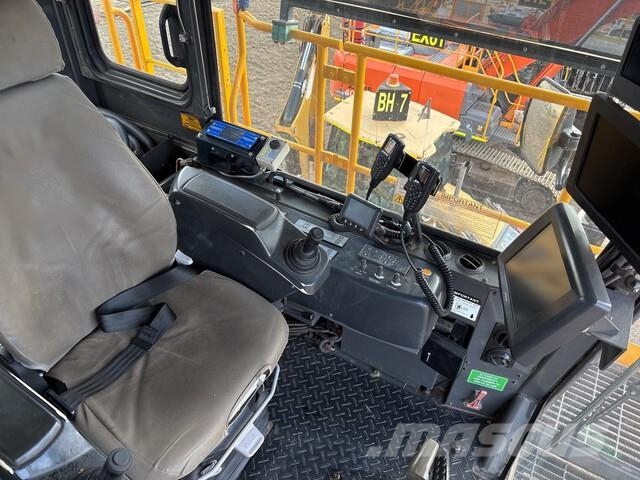 Hitachi EX1900-6 Crawler excavators