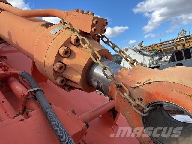 Hitachi EX1900-6 Crawler excavators