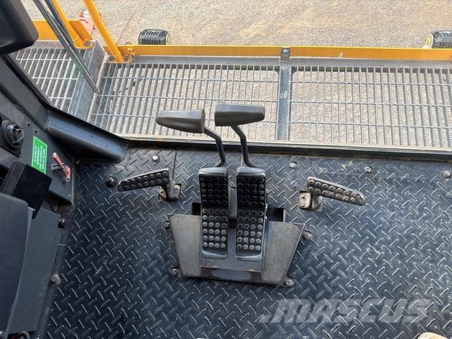 Hitachi EX1900-6 Crawler excavators