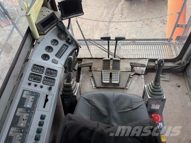 Hitachi EX3600-5 Paletli ekskavatörler