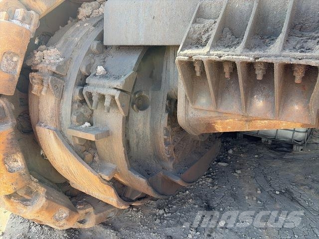 Hitachi EX3600-6 Crawler excavators