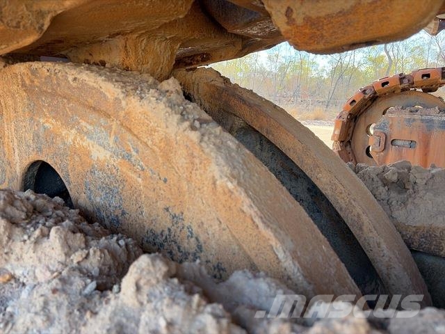 Hitachi EX3600-6 Crawler excavators