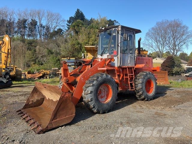 Hitachi LX80 Фронтальные погрузчики