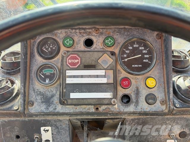 Hitachi LX80 Фронтальные погрузчики