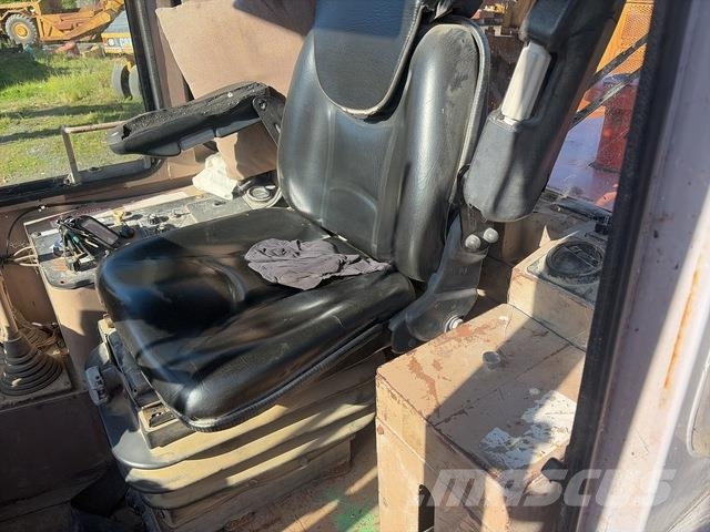 Hitachi LX80 Фронтальные погрузчики