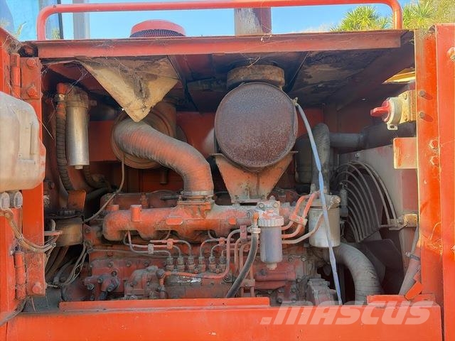 Hitachi LX80 Фронтальные погрузчики