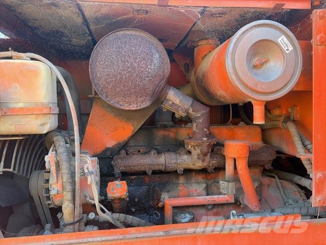 Hitachi LX80 Фронтальные погрузчики