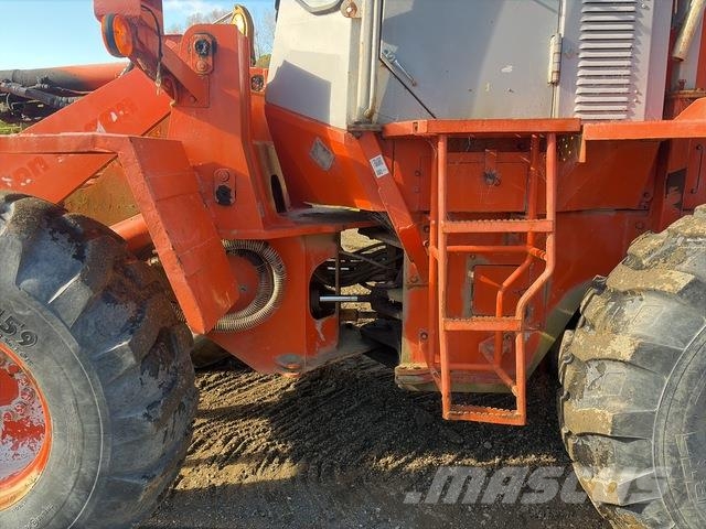 Hitachi LX80 Фронтальные погрузчики