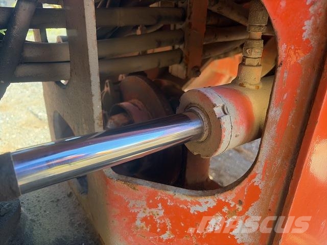 Hitachi LX80 Фронтальные погрузчики
