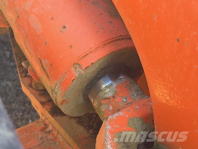 Hitachi LX80 Фронтальные погрузчики