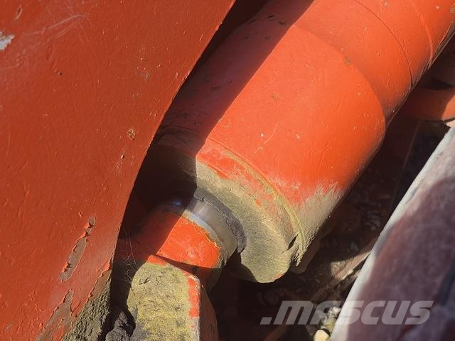 Hitachi LX80 Фронтальные погрузчики