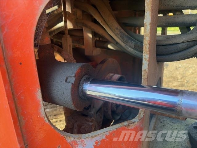 Hitachi LX80 Фронтальные погрузчики