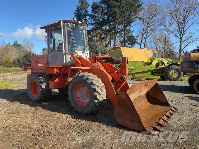 Hitachi LX80 Фронтальные погрузчики