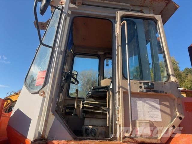 Hitachi LX80 Фронтальные погрузчики
