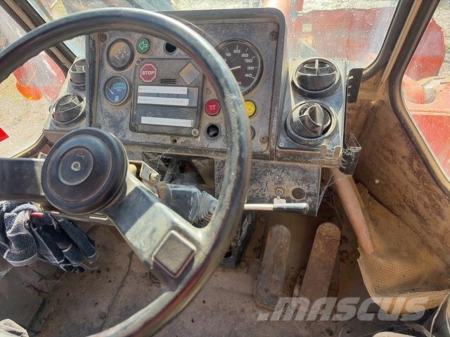 Hitachi LX80 Фронтальные погрузчики