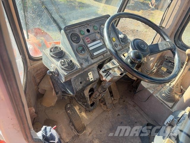 Hitachi LX80 Фронтальные погрузчики