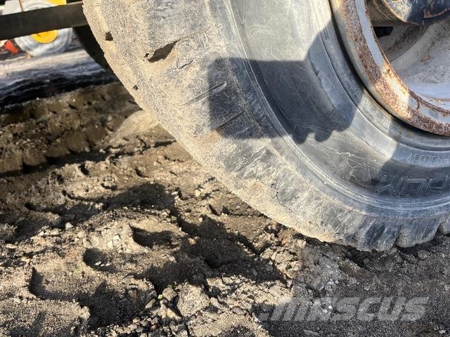 Hitachi ZX210W Hjulgravere