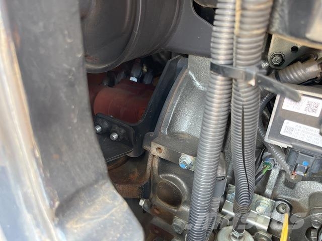 Hitachi ZX30UR-5B 소형 굴삭기 7톤 미만