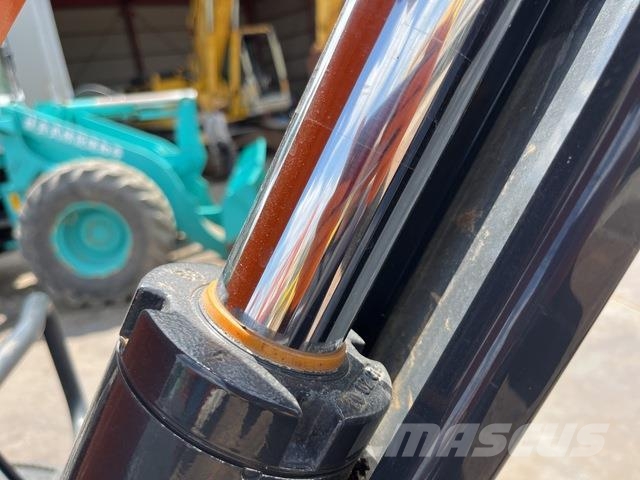 Hitachi ZX30UR-5B 소형 굴삭기 7톤 미만