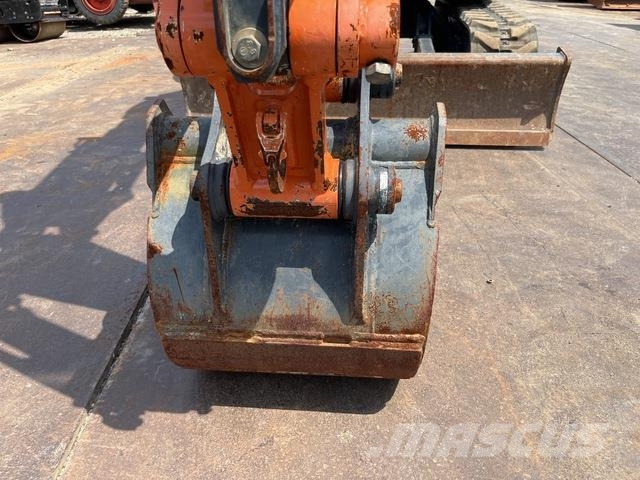Hitachi ZX30UR-5B 소형 굴삭기 7톤 미만