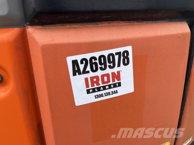 Hitachi ZX55UR-3 소형 굴삭기 7톤 미만