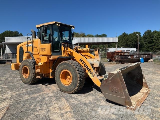 Hyundai HL955 Gumikerekes homlokrakodók