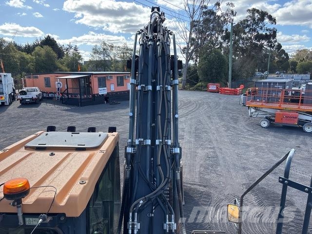 Hyundai HX220LT3 Crawler excavators