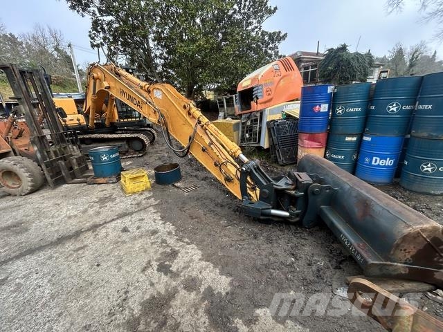 Hyundai Robex 140LC-9 Crawler excavators