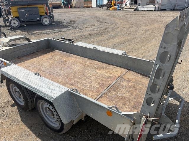 Ifor Williams Autonkuljetusperävaunut