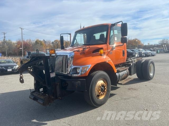  Internatiomal 7400 Snow blades and plows
