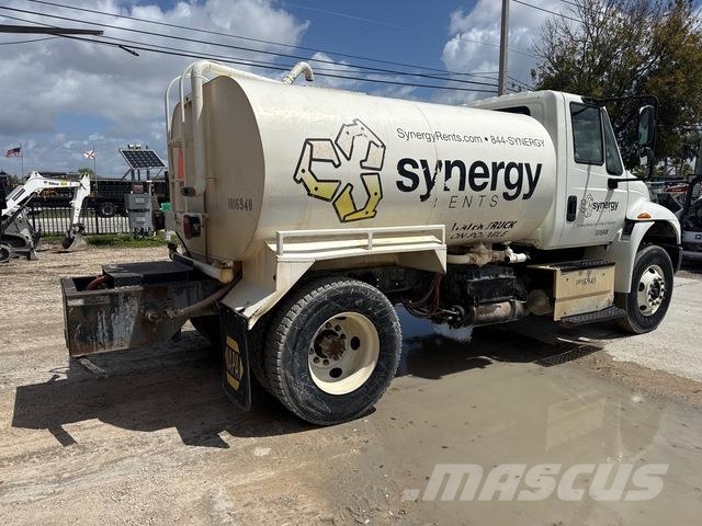 International 4300 Autocisterne