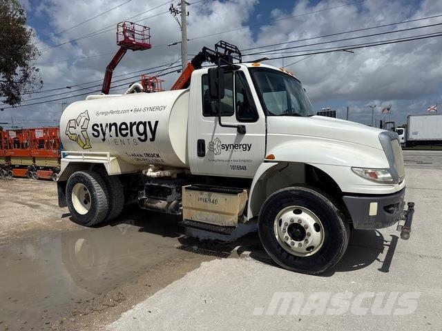 International 4300 Autocisterne
