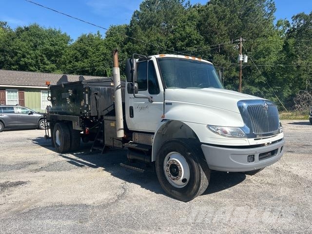 International 4300 شاحنات خرسانة