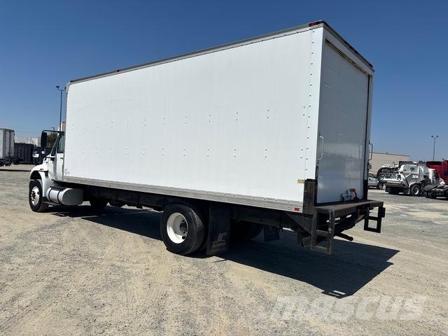 International 4300 Camiones con caja de remolque