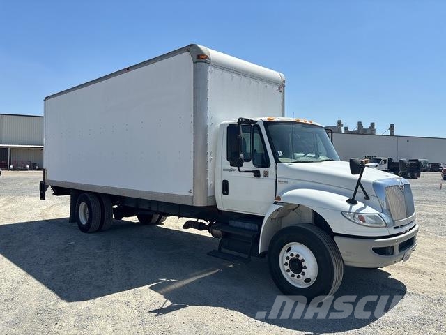 International 4300 Camiones con caja de remolque