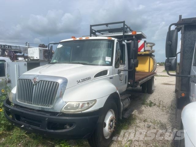 International 4300 Комбинированные дорожные машины