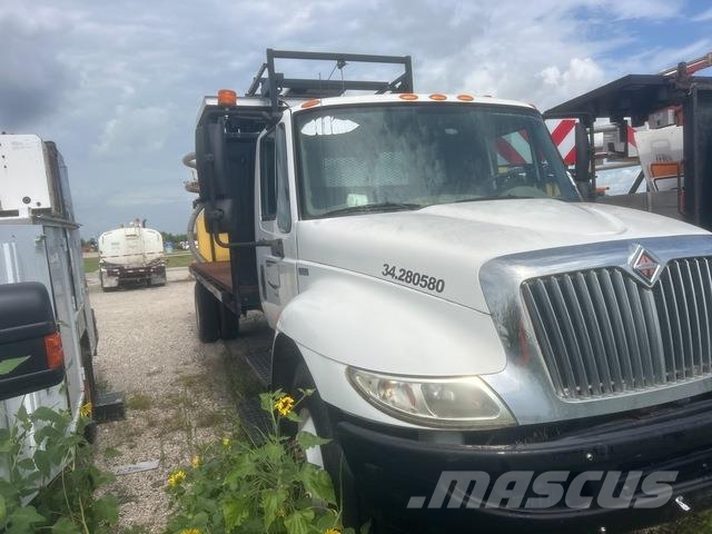International 4300 Комбинированные дорожные машины