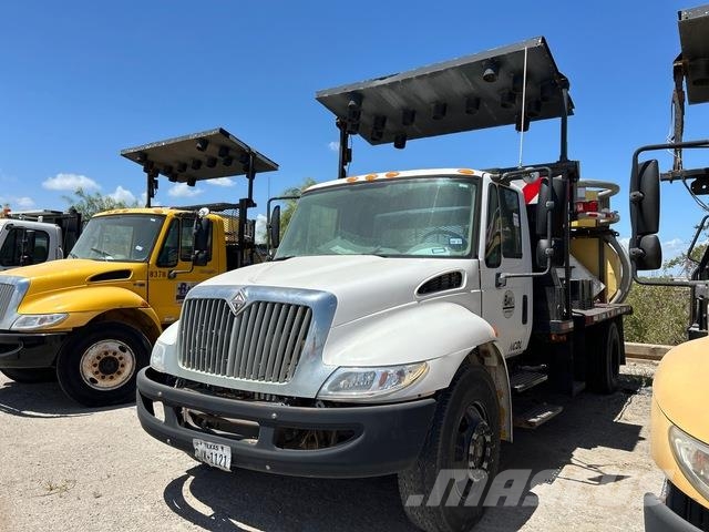 International 4300 Vehículos - Taller