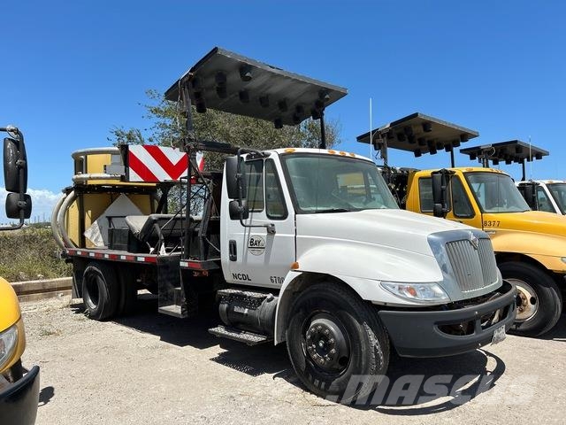 International 4300 Vehículos - Taller