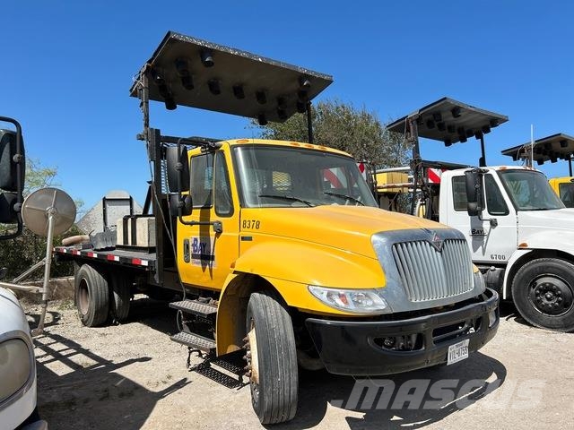 International 4300 Vehículos - Taller