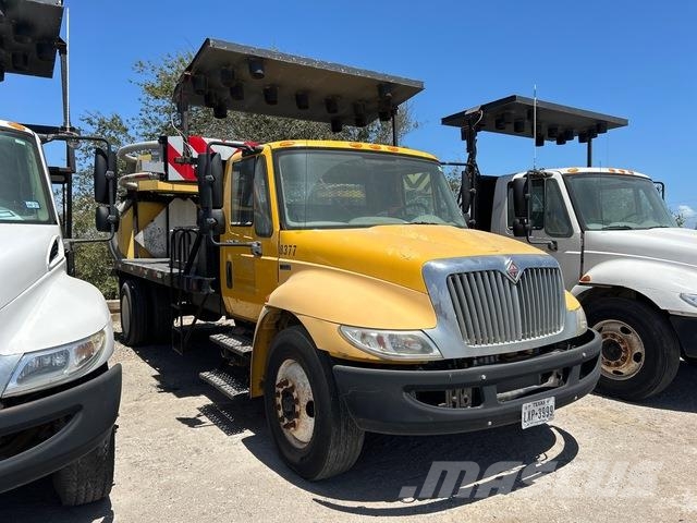 International 4300 Vehículos - Taller