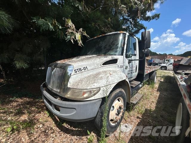 International 4300 平板式/側卸式卡車